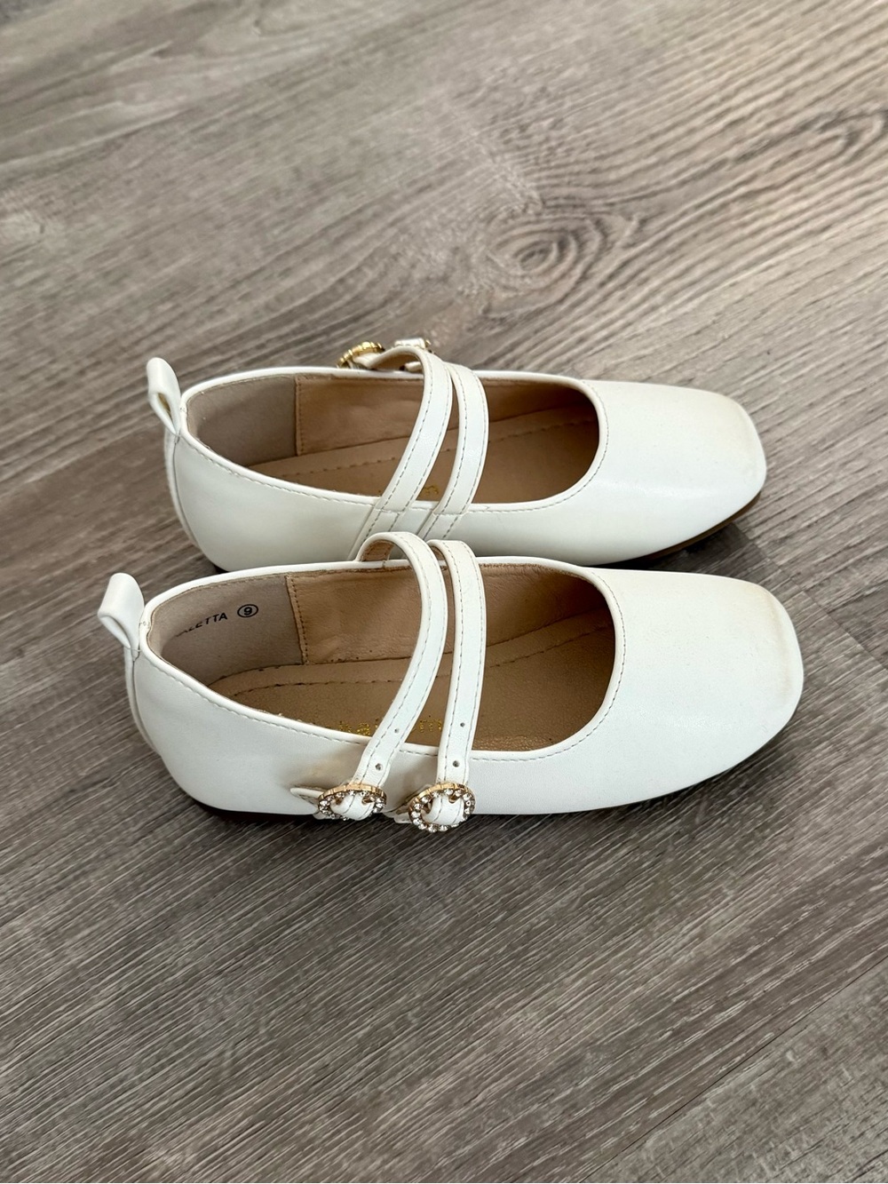 Classic White Girls' Mary Jane Shoes with Decorative Buckles